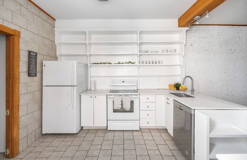 Mile End Apartment | "Le Laurier" - Mile-End Retreat, 3bdrs - sleeps (8)