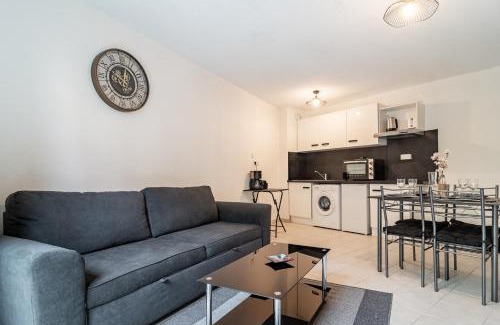 Le Luc Apartment | Le Laury