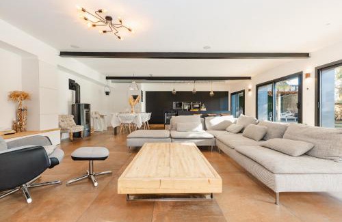 Pace House | Le Loft Black Wood - Piscine privé et grande terrasse à 20 min de Rennes