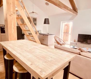 Lescure-dAlbigeois Apartment | Le Loft de l Horloge