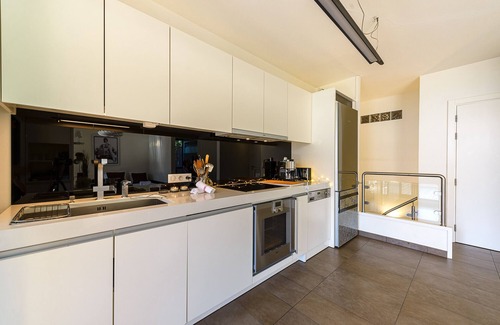 Duingt Apartment | Le Loft Evasion, pieds dans l'eau. Terrasse XXL