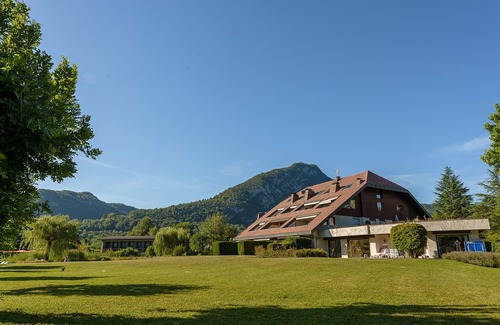 Duingt Apartment | Le Loft Evasion, pieds dans l'eau. Terrasse XXL
