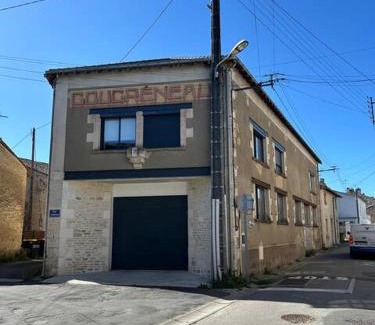 Neuville-de-Poitou Apartment | Le Loft Indus de Neuville- Futuroscope- Aquascope