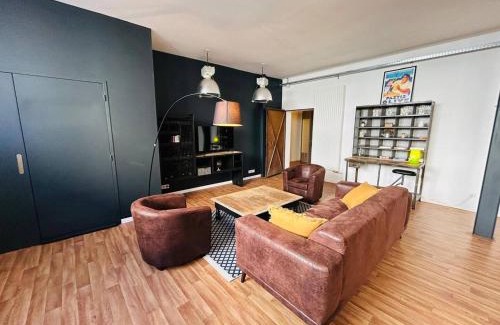 Neuville-de-Poitou Apartment | Le Loft Indus de Neuville- Futuroscope- Aquascope