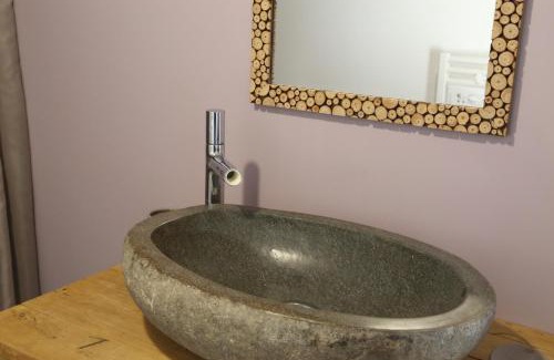 Sevremont House | Le Logis Du Prieure