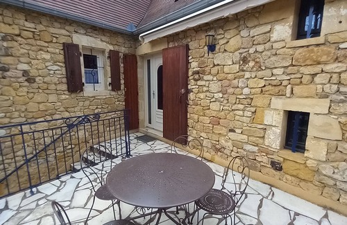 Payrignac House | Le logis d'Epicure Charming house in the heart of a typical Lot village.