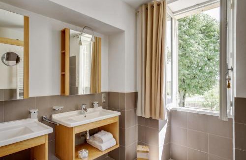 Saint-Etienne-De-Lisse Bed & Breakfast | Le logis de Valandraud