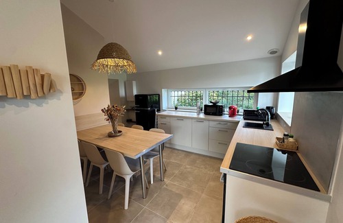 Renaison Bed & Breakfast | Le Logis des Écuries * - Charming rooms with swimming pool - Côte Roannaise