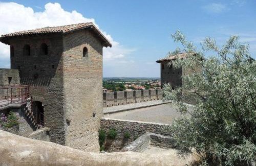 City of Carcassonne House | Le Logis des Remparts Coeur de la Cité médiévale, Jardin privé, Parking