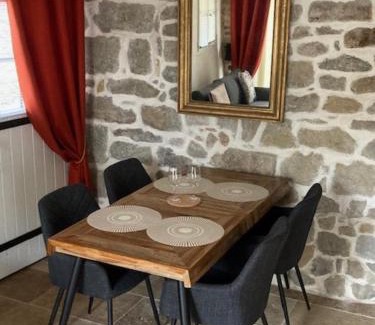 City of Carcassonne House | Le Logis des Remparts Coeur de la Cité médiévale, Jardin privé, Parking