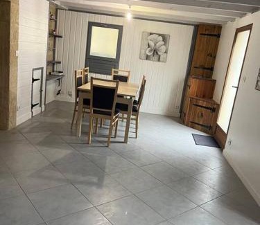 Doue-la-Fontaine House | Le logis des roses