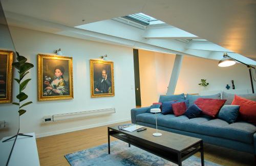 Poincare - Foch - Anatole France - Croix de Bourgogne Apartment | Le Louis XVI - Loft in the clouds in the heart of Nancy