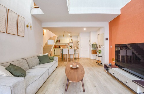 1st Arrondissement Apartment | Le Mages - Appart 2 ch avec terrasse et parking