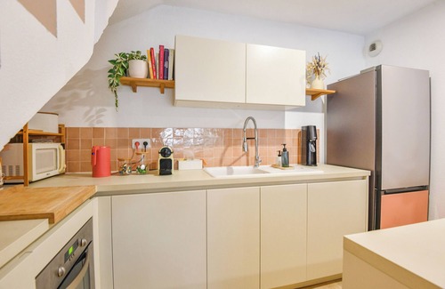 1st Arrondissement Apartment | Le Mages - Appart 2 ch avec terrasse et parking