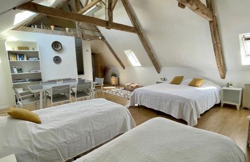 Saint-Loup-Hors Bed & Breakfast | Le Manoir des Doyens Loft - Sleeps 8 - D-Day Museum on-site - Ten Minute Walk to Commonwealth Cemetery!