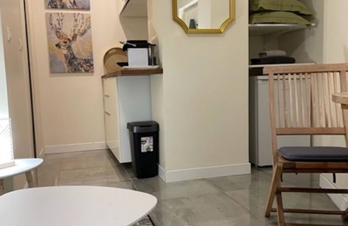 Arts-et-Metiers Apartment | Le Marais, rue Volta Studio with A/C