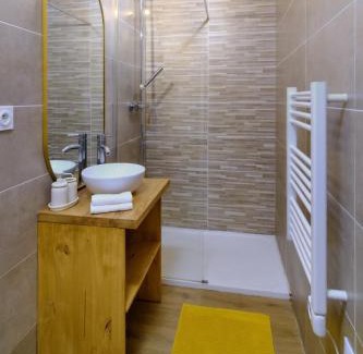 Vienne Apartment | Le Marty, T2 inoubliable, confort et style