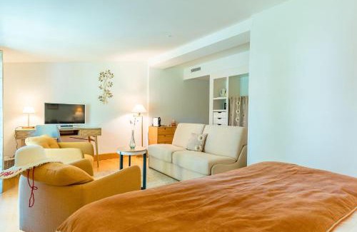 Greoux-les-Bains Hotel | Le Mas de La Crémaillère