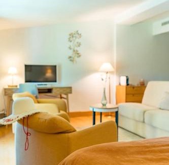 Greoux-les-Bains Hotel | Le Mas de La Crémaillère