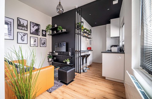 Republique Apartment | Le MODERN MINIMAL - Room space 2 p - Wifi - Near hyper center and train station