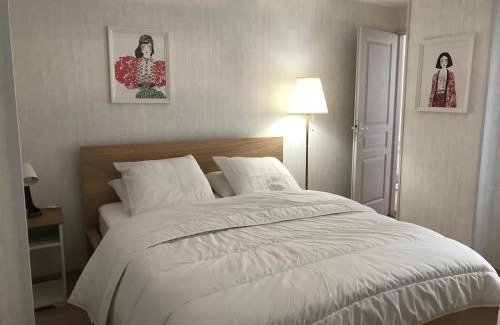 Cœur de Ville Apartment | LE MOMBRUN - Parking Privé - Hypercentre - Patio Intérieur