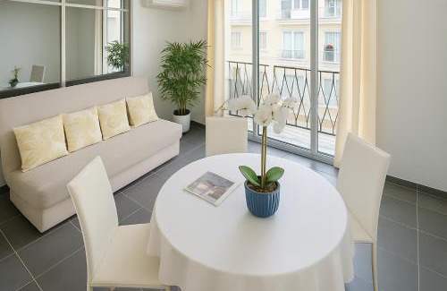 Antibes Old Town Apartment | Le Monte Carlo