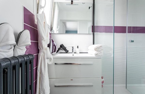 Cimetiere de l'Est Apartment | LE MOUEZY