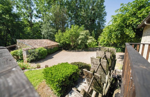 Migne-Auxances House | Le Moulin de Giroir: peaceful riverside setting