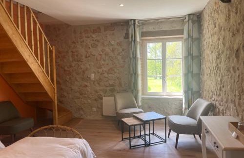 Nazelles-Negron Bed & Breakfast | Le Moulin de Moquesouris - Chambres d'hôtes et table d'hôte