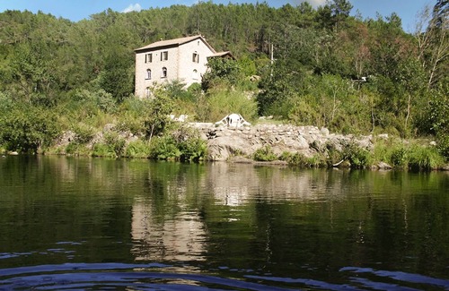 Gravieres House | Le Moulin des Salelles, 3 self-catering cottages on the river bank with private beach and canoeing facilities