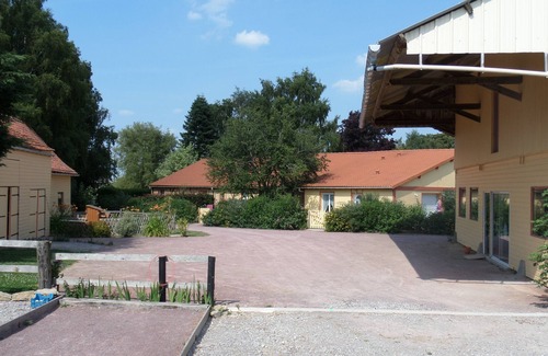 Avesnes-en-Val Apartment | Le Nid, a cocoon in which to rest. The animals of the mini-farm await you