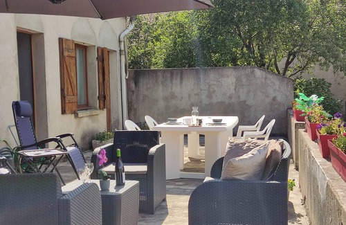 Langres House | Le Nid d'Hirondelles - Terrace Garage Garden Pets welcome