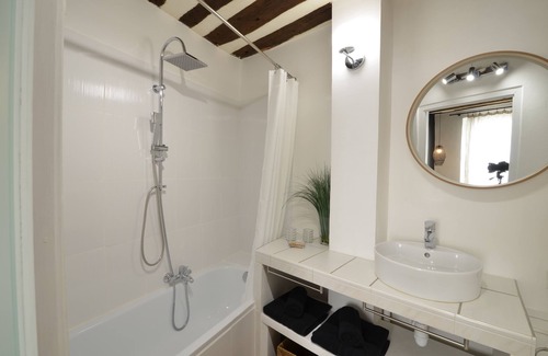 L'Isle-sur-la-Sorgue Apartment | Le nid de l'isle ® - Apartment in the city centre