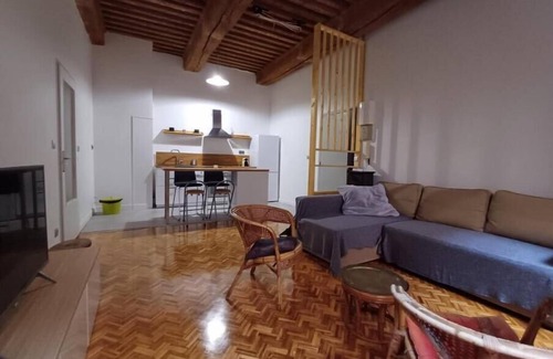 Old Lyon Apartment | Le nid des Amants Vieux Lyon - King Size bed -