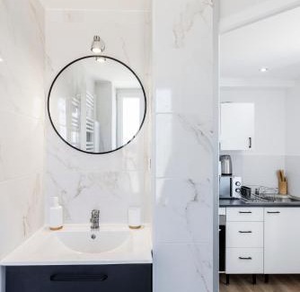 Attignat Apartment | Le Nido - stationnement privé gratuit