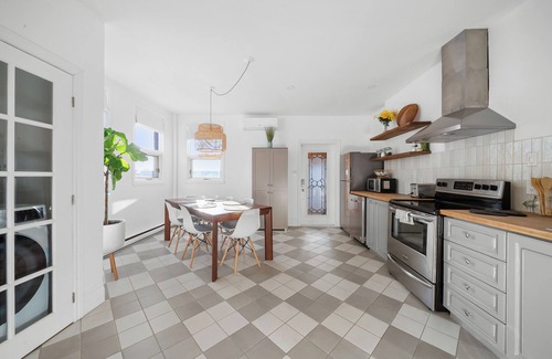Mauricie Apartment | | Le Notre Dame 3 | River & City at the Gateway