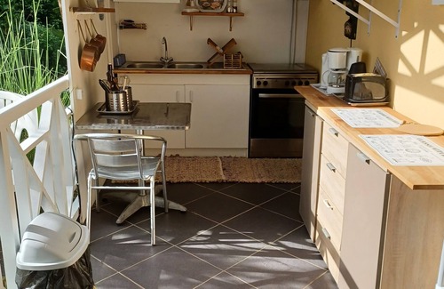 Saint-Paul Apartment | Le P'tit Appart D'anne, un Moment de Détente Dans un Jardin Arboré