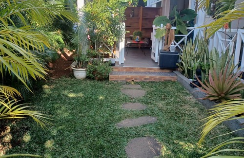 Saint-Paul Apartment | Le P'tit Appart D'anne, un Moment de Détente Dans un Jardin Arboré