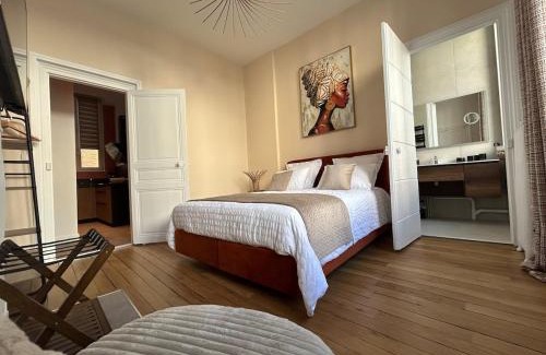 Epernay Apartment | LE PALAIS DE LEO Luxury Apt Epernay Hyper center 4P Balcony AC