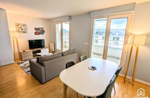 Orleans Apartment | Le Panorama * Calme * Lumineux * Central * Parking