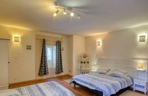 Orcival Hotel | Le Paradis