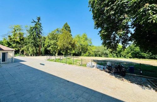 Villeneuve-sous-Dammartin Bed & Breakfast | Le parc d'eden
