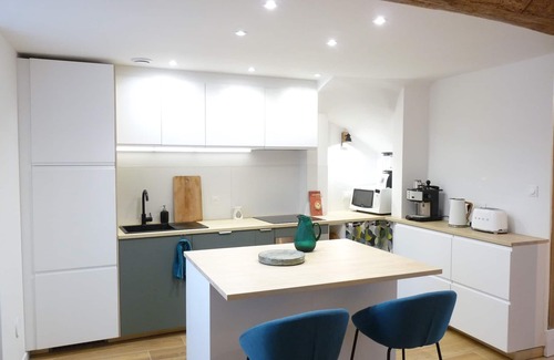 Amboise House | Le Passage du Roi: Historic TownHouse, Charming Courtyard - Steps from Chateau!