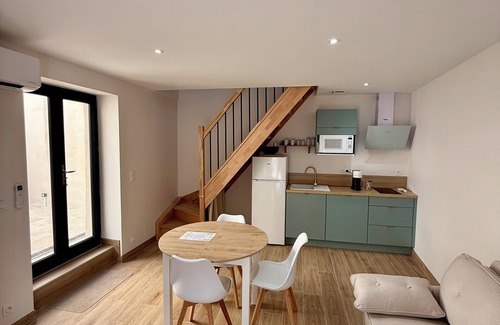 Pailhes House | Le Patio, 10 minutes from Béziers and 20 minutes from Pézenas