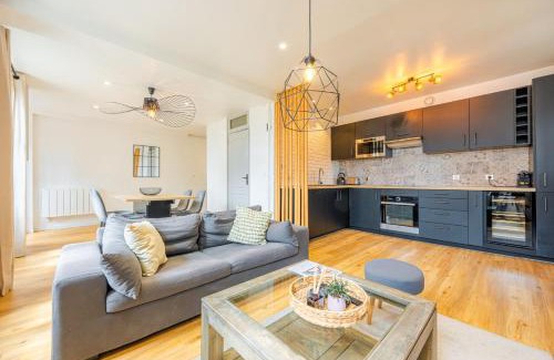 Centre-Ville Apartment | Le Perchoir/F2 de standing avec écran de cinéma