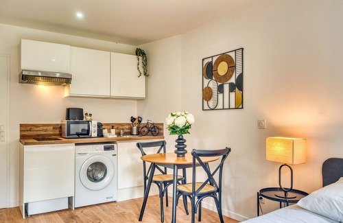 7th Arrondissement Apartment | Le Petit Atelier - Climatisé + extérieur - Jean Macé