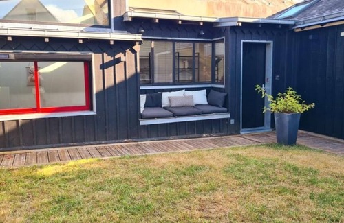 Canclaux Apartment | Le petit bois: Superb house with garden!