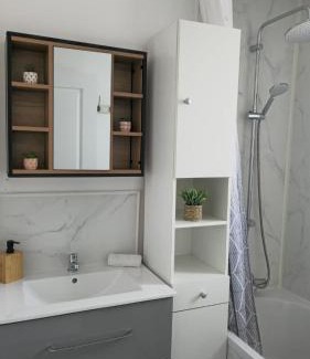 La Celle-sous-Gouzon House | Le Petit Caporal - Cour privée