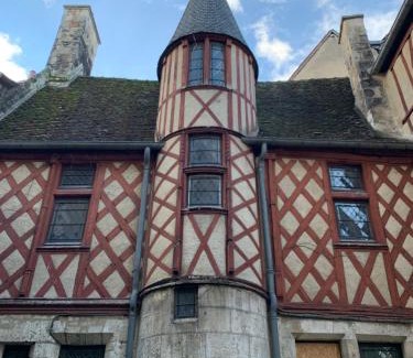 Bourges Apartment | Le petit château du Docteur Cambournac