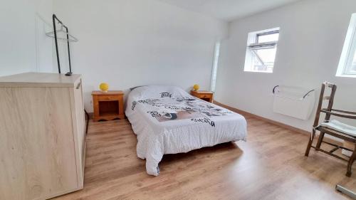 Avesnes-sur-Helpe Apartment | Le petit Château Avesnois - Studio pour 2 personnes - Cuisine Partagée